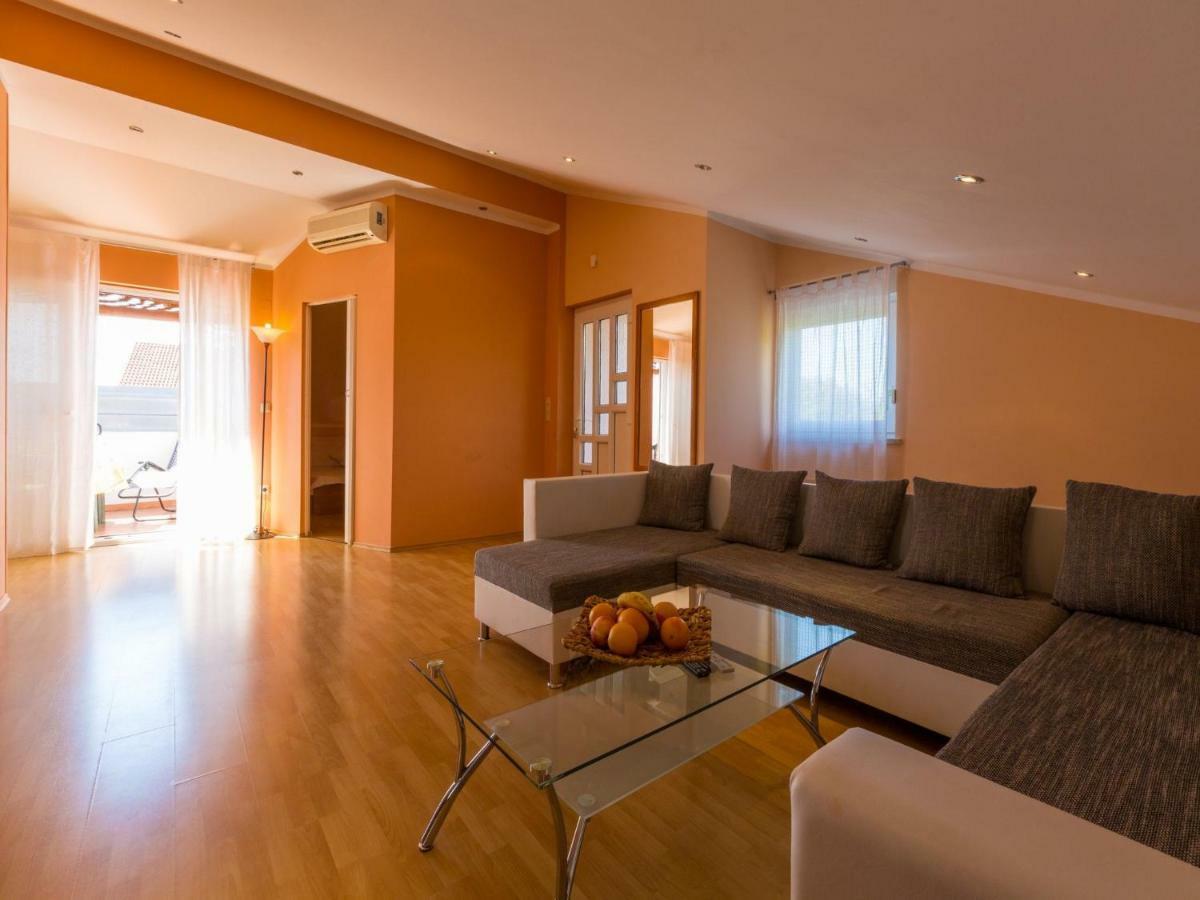 דראמליי Apartments Alin מראה חיצוני תמונה