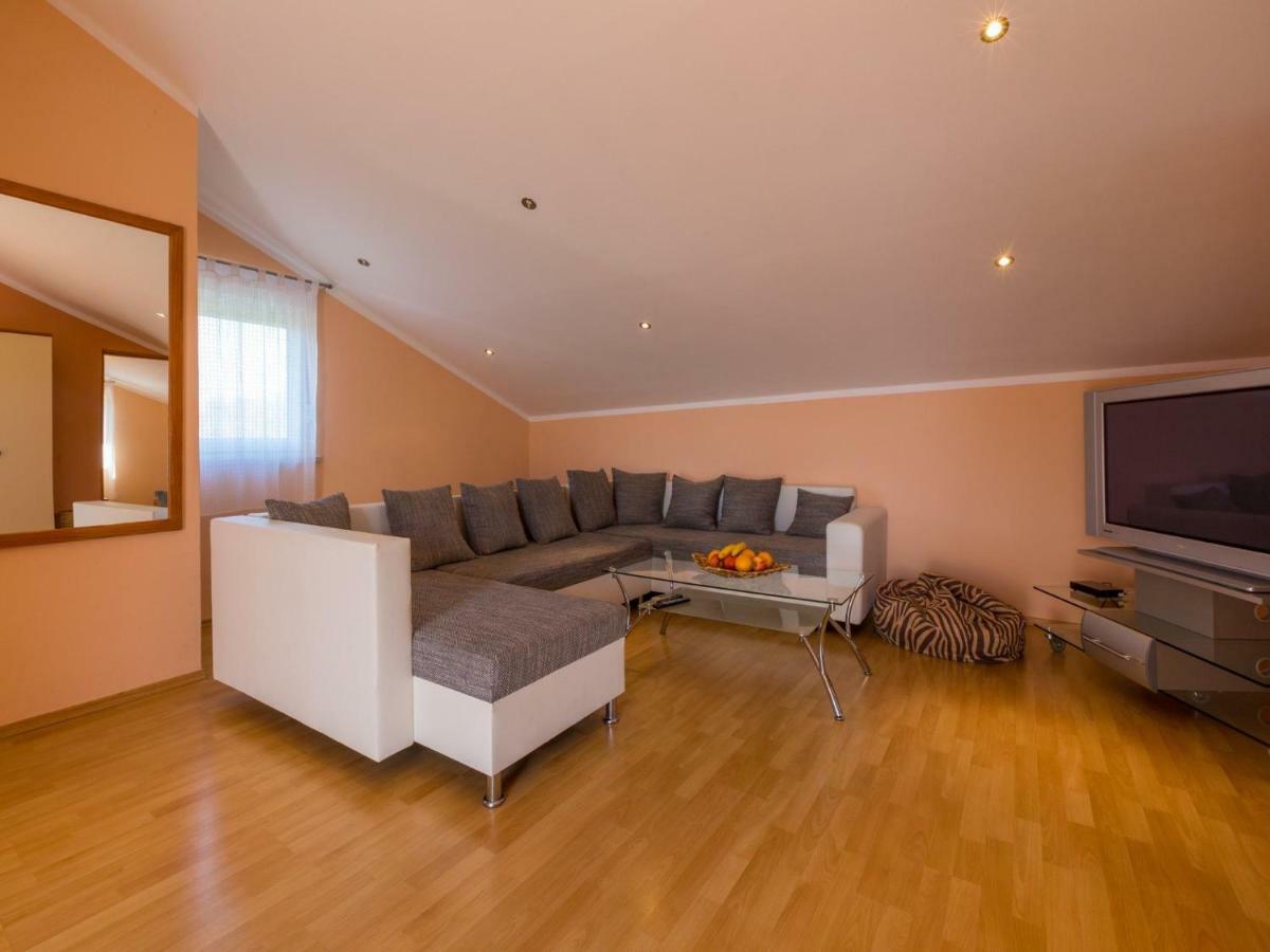 דראמליי Apartments Alin מראה חיצוני תמונה