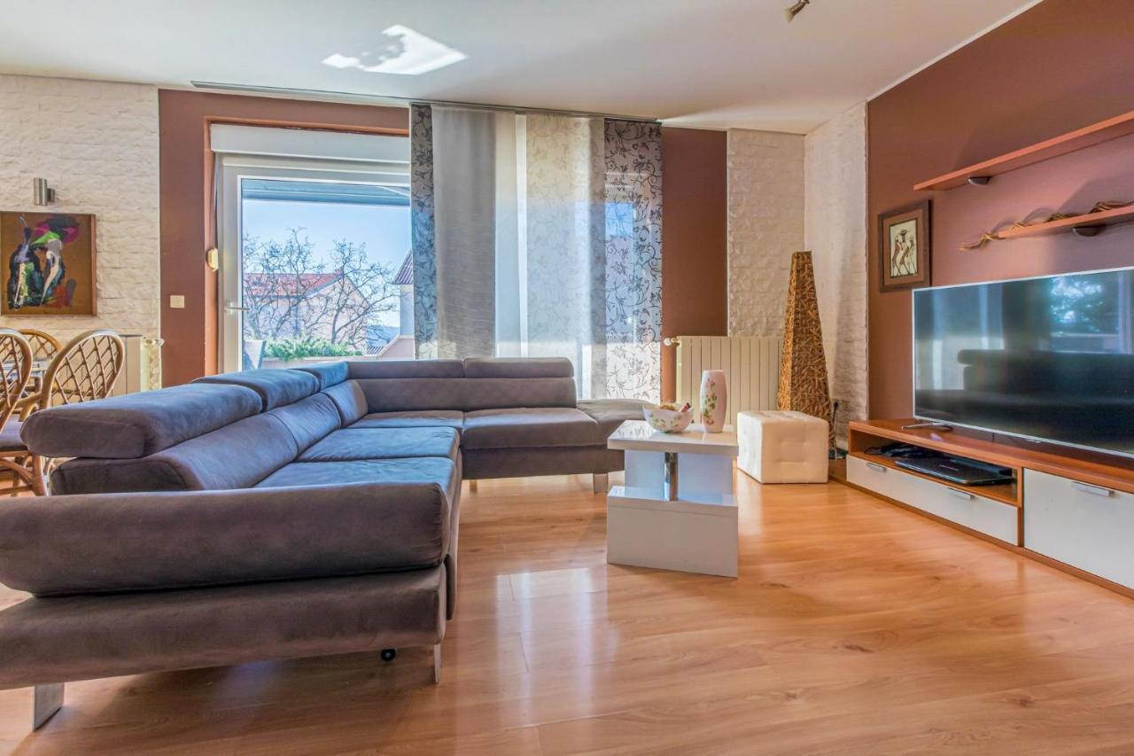 דראמליי Apartments Alin מראה חיצוני תמונה