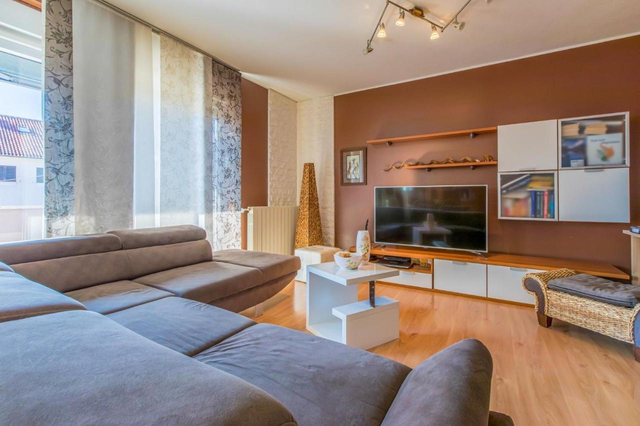 דראמליי Apartments Alin מראה חיצוני תמונה
