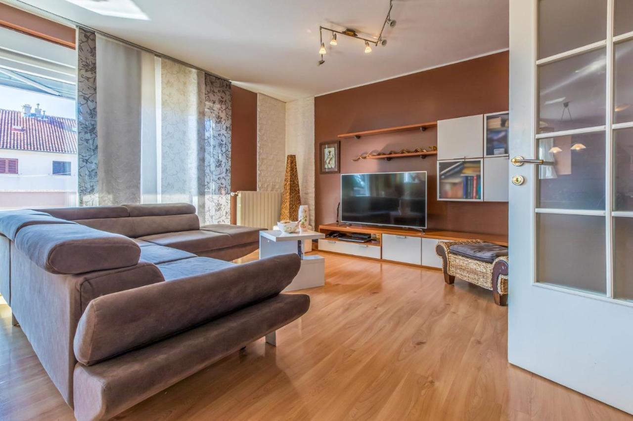 דראמליי Apartments Alin מראה חיצוני תמונה